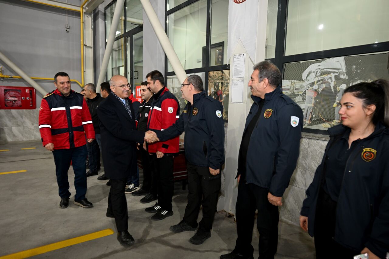 İtfaiye Personeliyle Buluşan Büyükşehir Belediye Başkanı Sami Er, 6 Şubat