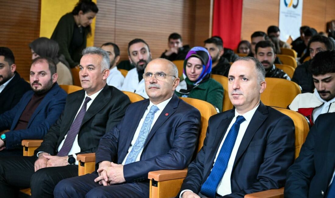 Malatya Büyükşehir Belediye Başkanı Sami Er, İnönü Üniversitesi öğrencileriyle buluştu.