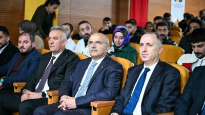 Malatya Büyükşehir Belediye Başkanı Sami Er, İnönü Üniversitesi öğrencileriyle buluştu.