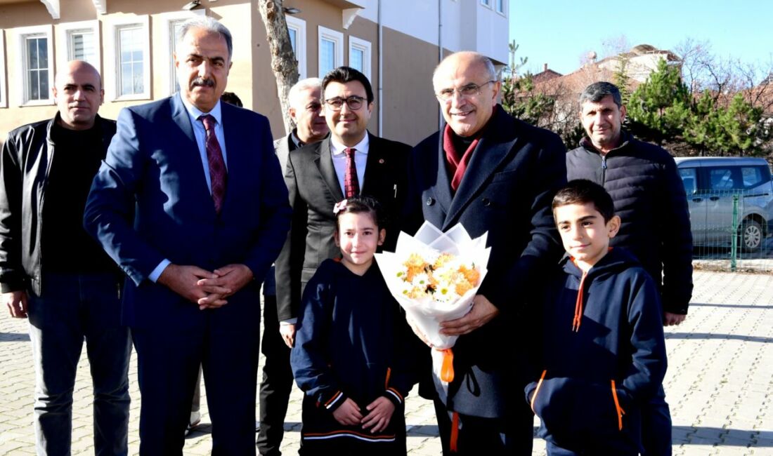 Malatya Büyükşehir Belediye Başkanı Sami Er, okul ziyaretleri kapsamında Orduzu