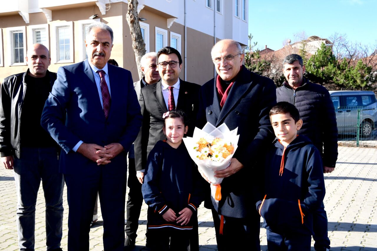 Malatya Büyükşehir Belediye Başkanı Sami Er, okul ziyaretleri kapsamında Orduzu