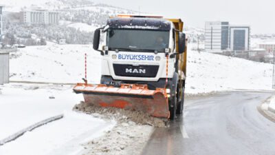 Malatya Büyükşehir Belediyesi, il genelinde etkili olan kar yağışına karşı