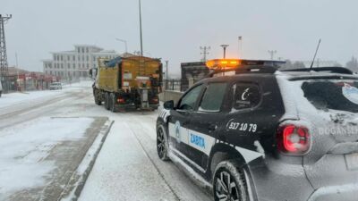 Malatya’nın Doğanşehir ilçesinde etkili olan yoğun kar yağışı sonrası Doğanşehir
