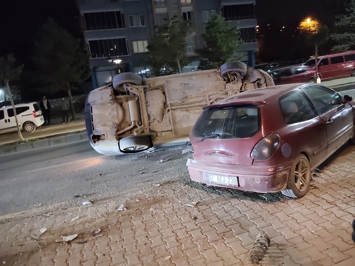 Malatya'nın Battalgazi ilçesinde akşam saatlerinde meydana gelen trafik kazasında, bir