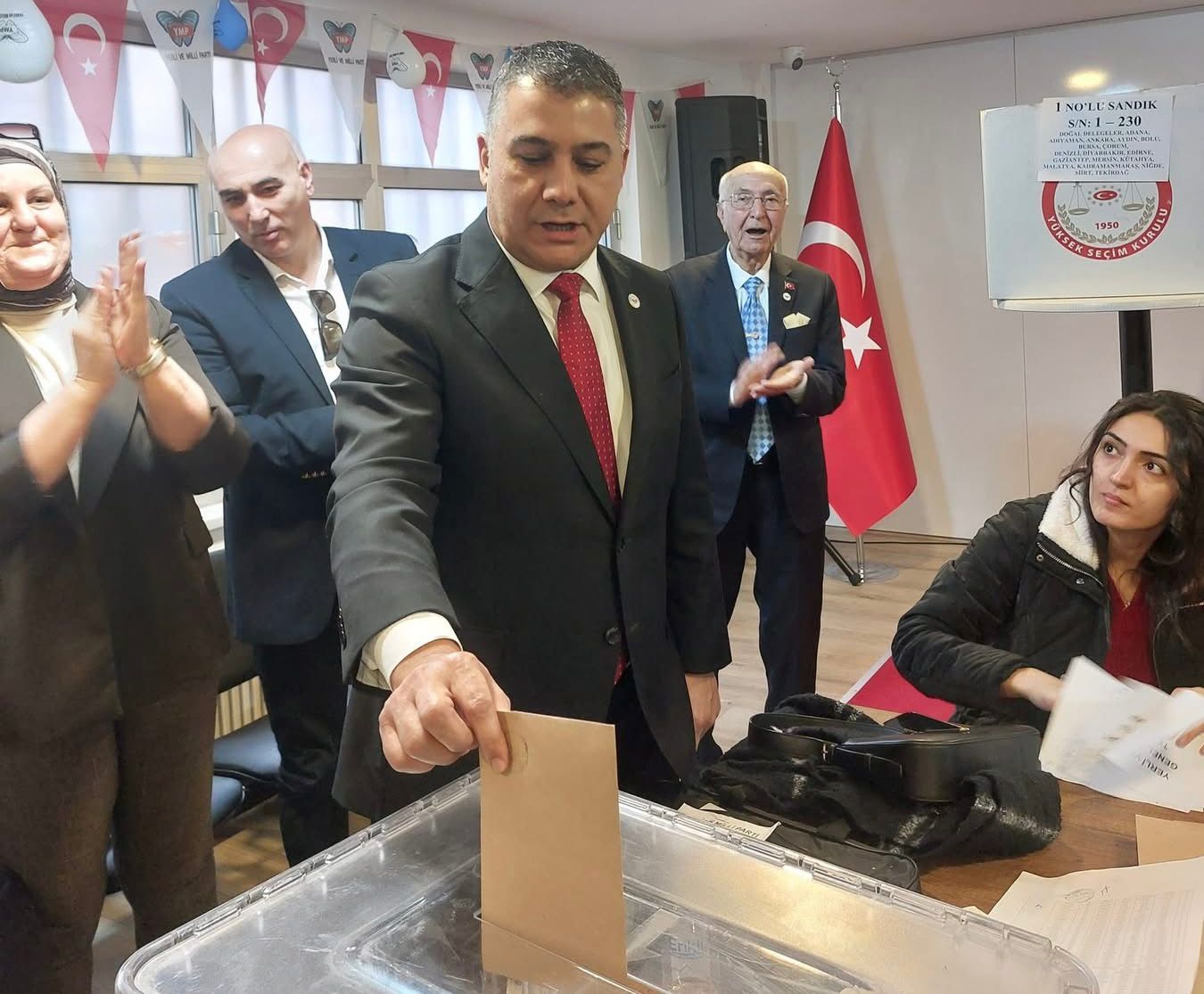 Genel Başkan Teoman Mutlu, kurultayda "Yerli ve Milliler geliyor" diyerek