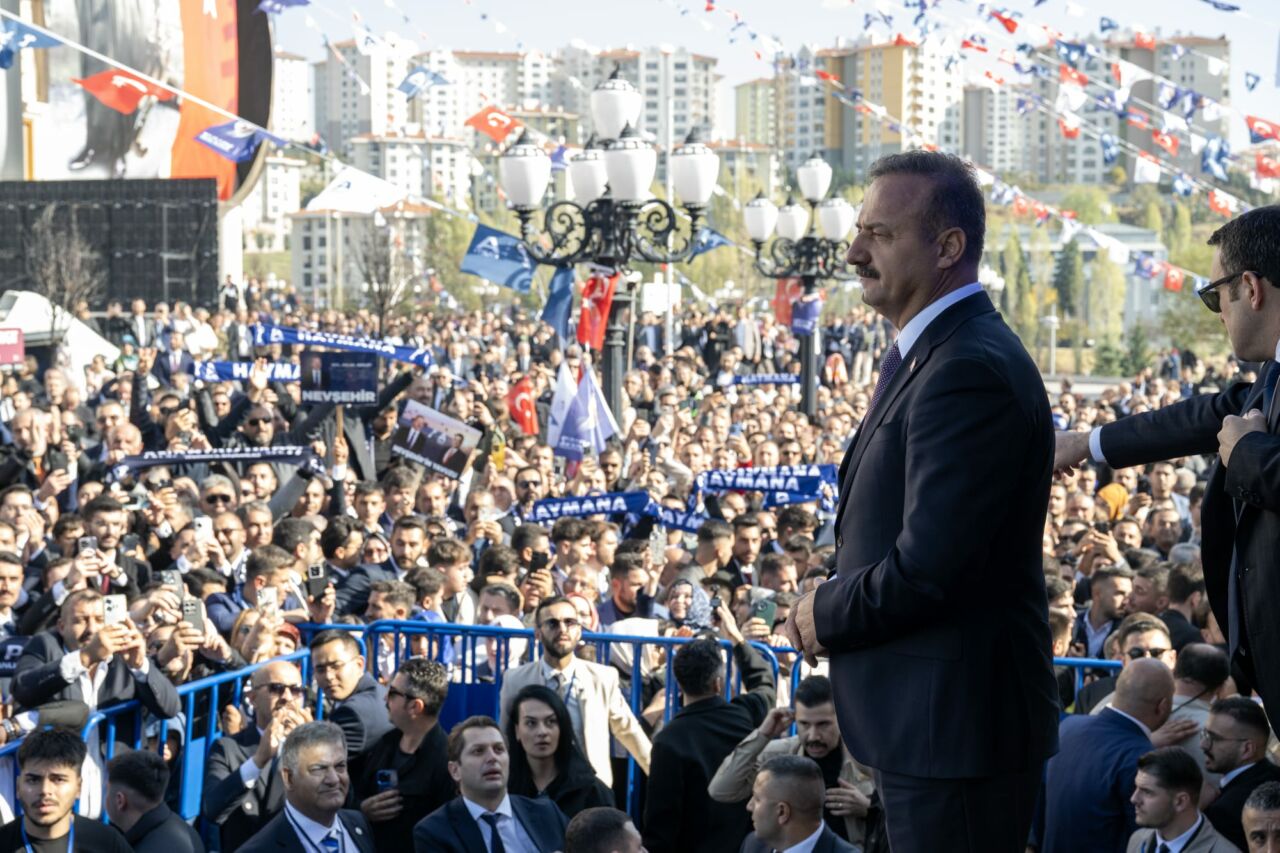 Anahtar Parti, kuruluşunun birinci yılını geride bırakırken teşkilatlanma sürecinde kritik