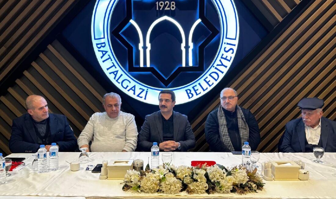 Battalgazi Belediye Başkanı Bayram Taşkın, Battalgazi Muhtarlar Derneği üyesi muhtarlarla
