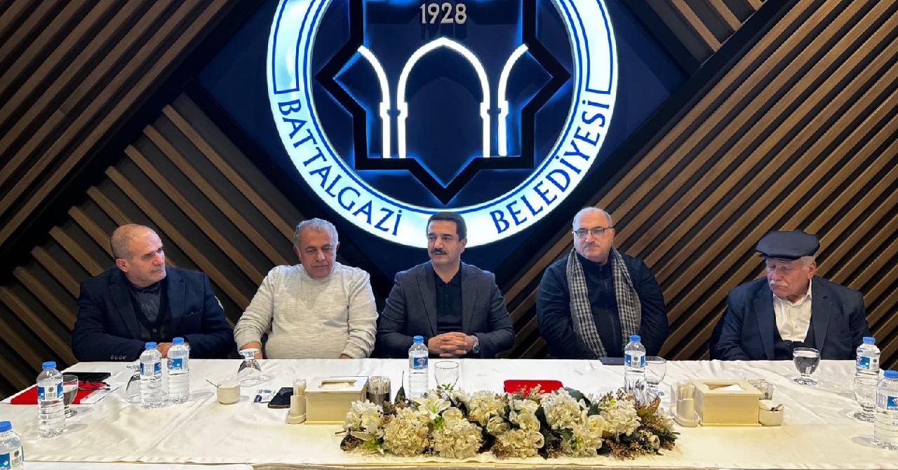 Battalgazi Belediye Başkanı Bayram Taşkın, Battalgazi Muhtarlar Derneği üyesi muhtarlarla