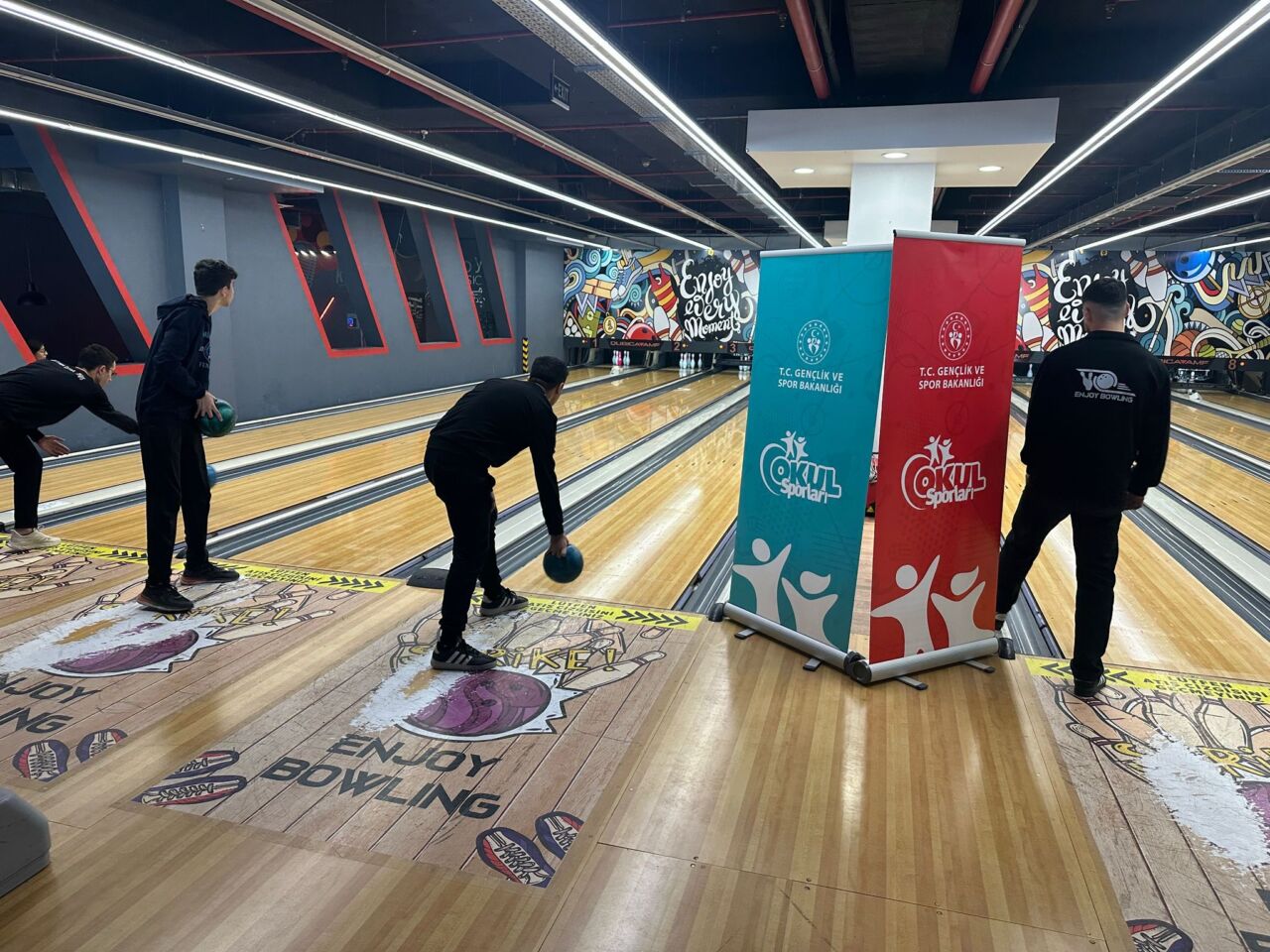 Malatya’da lise düzeyindeki okulların katılımıyla düzenlenen Okul Sporları Bowling İl