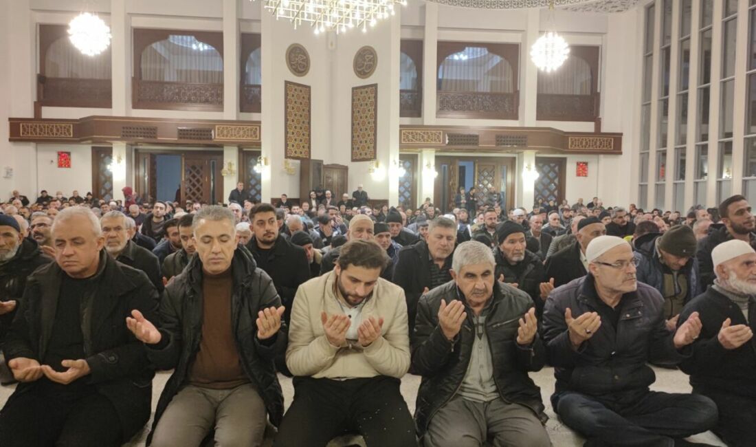 Battalgazi İlçe Müftülüğü tarafından Regaib Kandili dolayısıyla düzenlenen programda konuşan