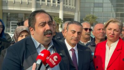 CHP Malatya İl Başkanı Barış Yıldız, Büyükşehir Belediyesi binasındaki kütüphane