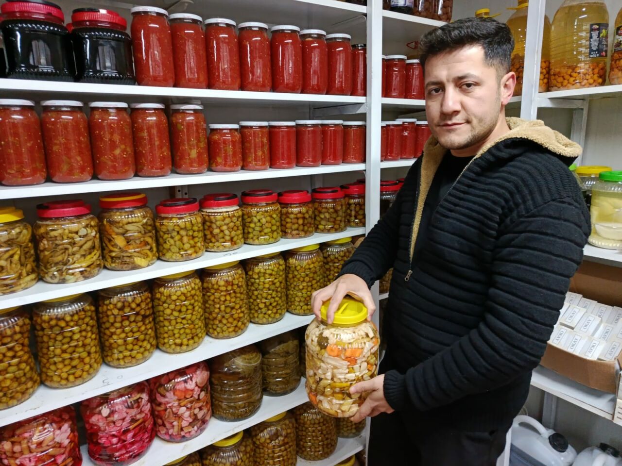 Darende'de genç girişimci Mete Yazıcıoğlu, kendi tarlasında yetiştirdiği doğal ürünleri,