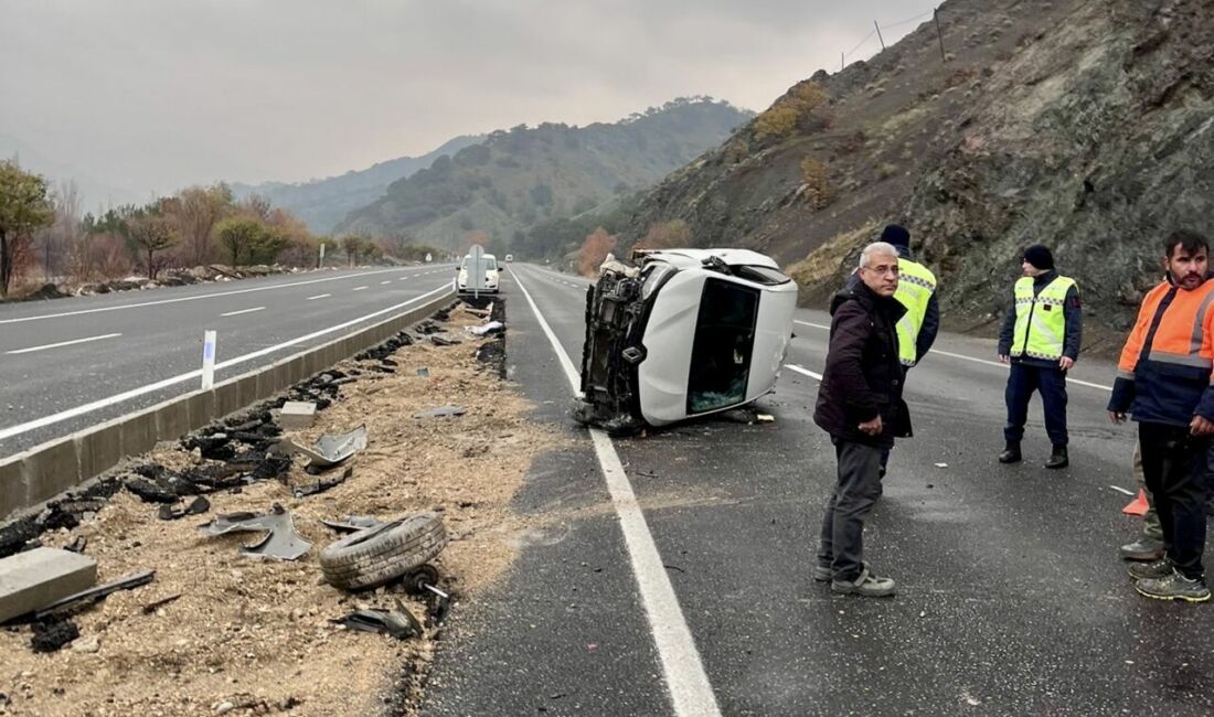Adıyaman-Malatya karayolunda lastiği patlayan otomobilin kontrolden çıkarak devrilmesi sonucu, araçtaki