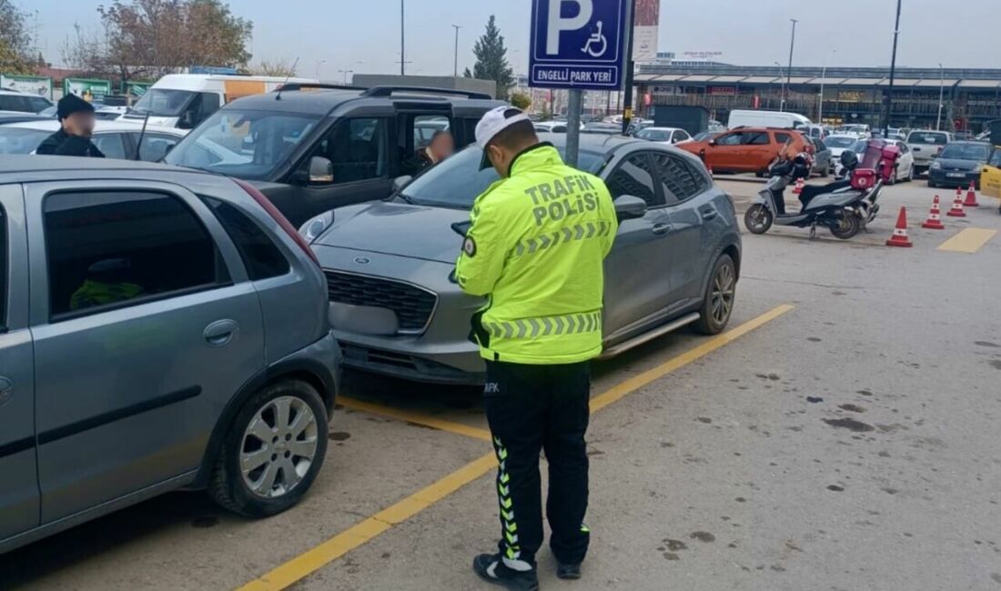 Malatya Emniyet Müdürlüğü Trafik Şube ekipleri, kent genelinde engelli vatandaşlara