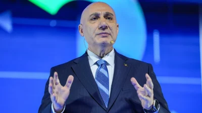 Halkbank Genel Müdürü Osman Arslan, Gençİz’25 Zirvesi’nde genç girişimcilere yönelik