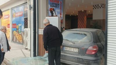 Malatya’nın Battalgazi ilçesinde direksiyon hakimiyetini kaybeden kadın sürücü, otomobiliyle kaldırıma
