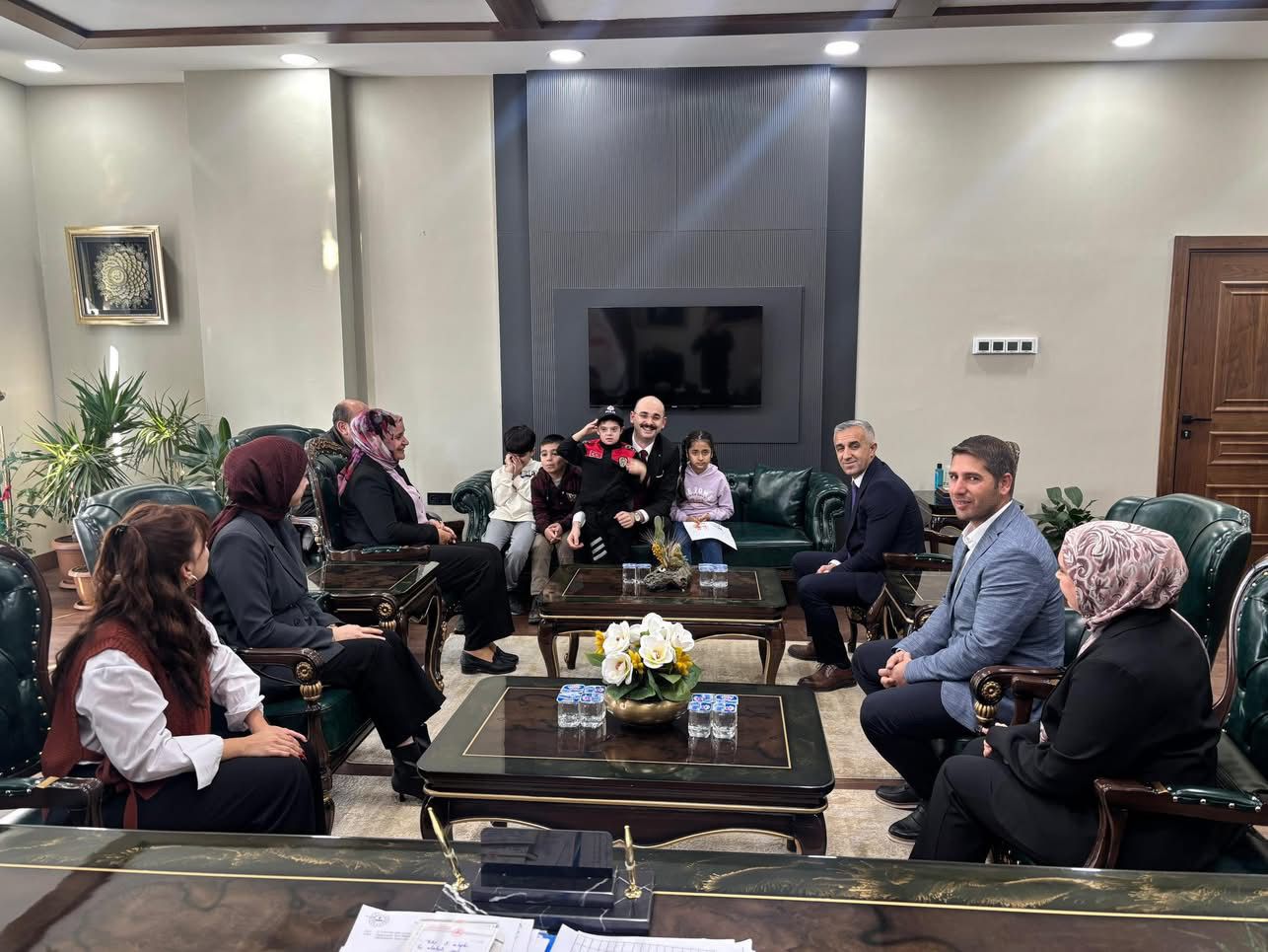 Kaymakam Sungur’un katılımıyla yapılan ziyaretlerde engelli bireylerin talepleri dinlendi, toplumsal