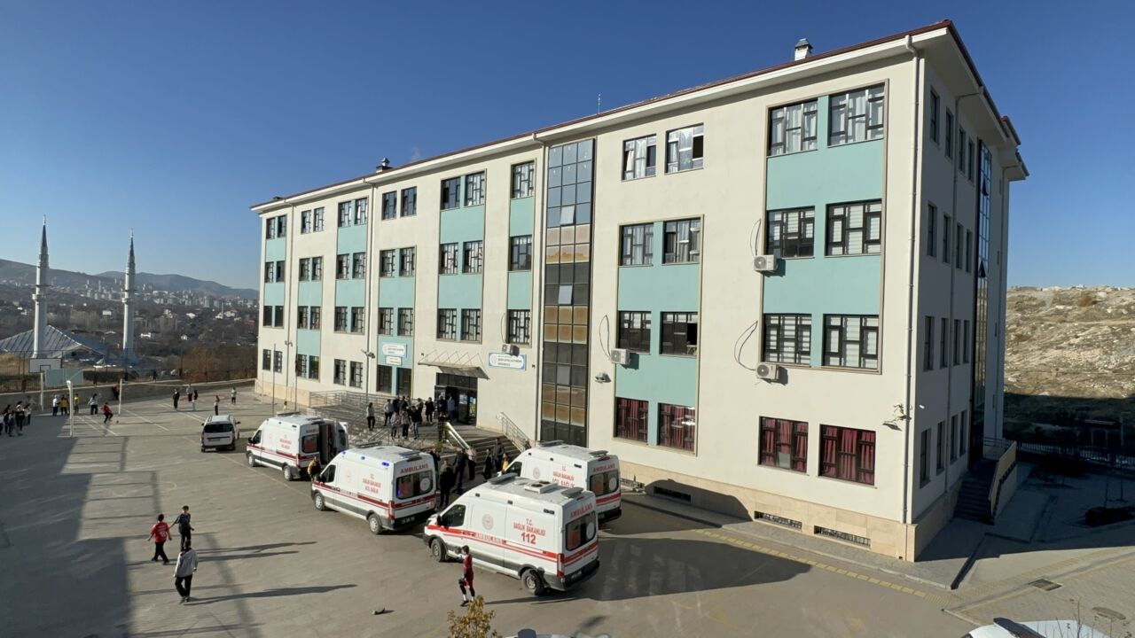 Malatya’nın Battalgazi ilçesinde bir okulda düzenlenen Yerli Malı Haftası etkinliğinde