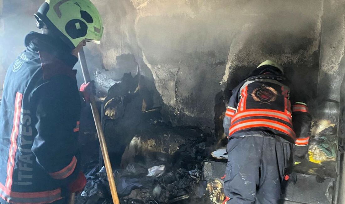 Malatya’nın merkez Battalgazi ilçesinde bir evde çıkan yangın, itfaiye ekiplerinin