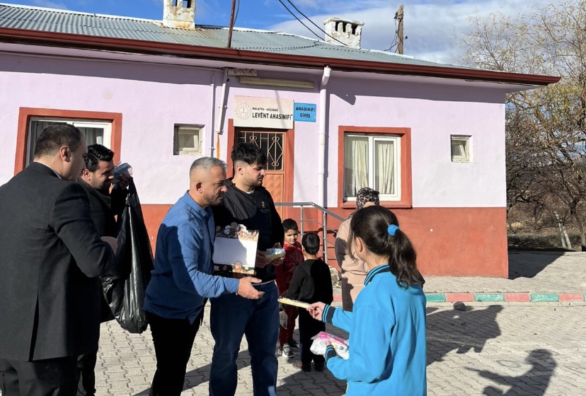 Malatya’nın Akçadağ ilçesine bağlı Levent Mahallesi’nde eğitim gören öğrenciler, farkındalık