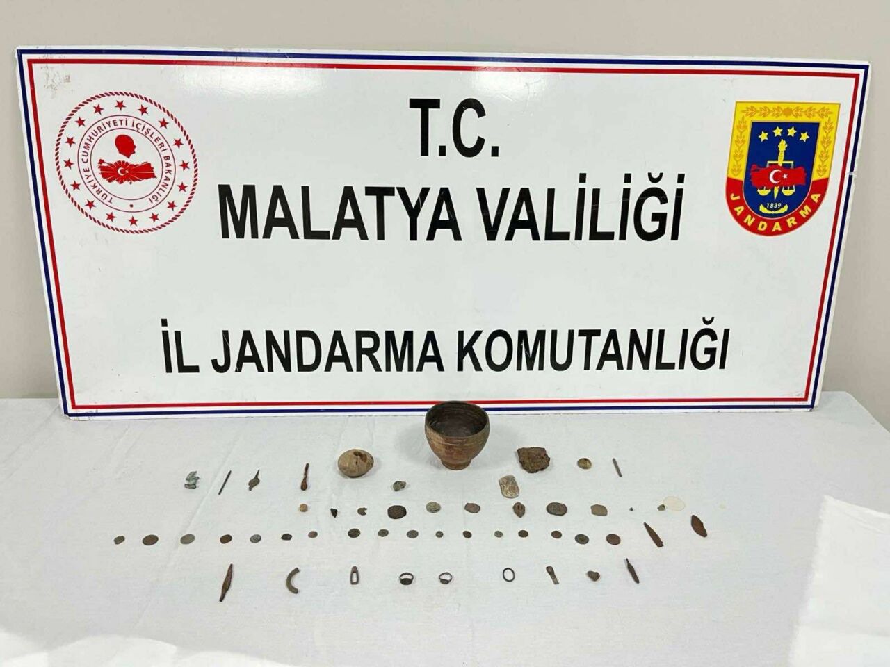 Malatya’nın Doğanşehir ilçesinde jandarma ekipleri tarafından düzenlenen tarihi eser operasyonunda
