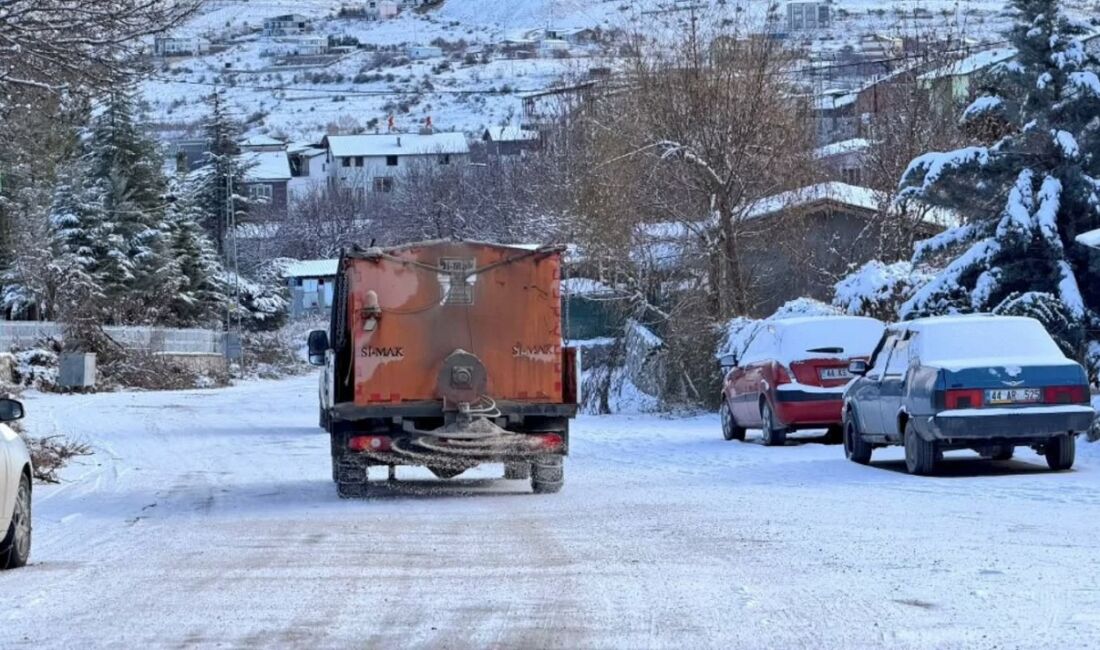Yeşilyurt Belediyesi, etkisini artıran yoğun kar yağışı nedeniyle ilçe genelinde