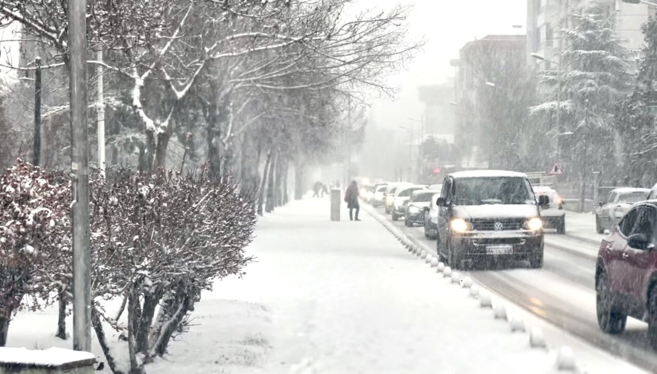 Hava sıcaklıklarının mevsim normallerinin altında seyredeceği tahmin edilmektedir. Rüzgarların değişik