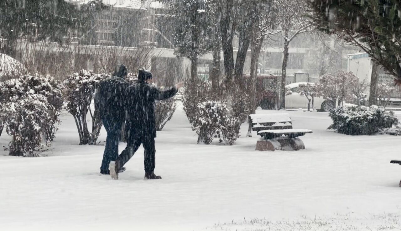 Malatya’da etkisini artıran yoğun kar yağışı ve buzlanma nedeniyle 23
