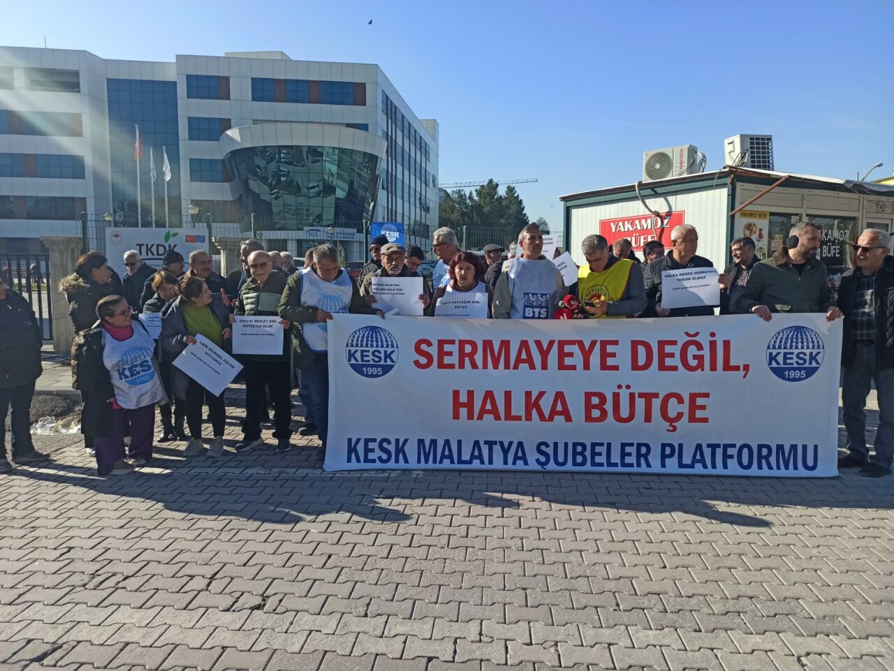 Malatya'da bir araya gelen KESK üyeleri, 2026 yılı bütçe teklifini