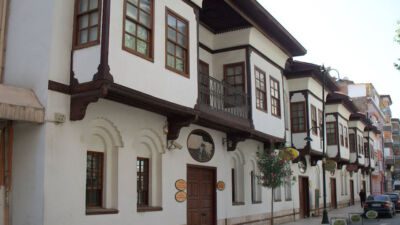 Malatya'nın Saray Mahallesi'nde 1900'lü yıllardan kalma, geleneksel sivil mimarinin zarif