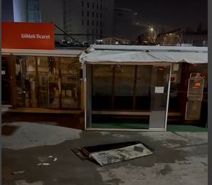 Malatya Büyükşehir Belediyesi’nin hemen arkasında, aylardır açık bırakılan çukura düşen