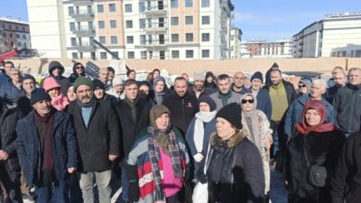 Kavaklıbağ Mahallesi’nde Konut Tepkisi: Hak Sahipleri Kura Sonucuna İsyan Etti 6 Şubat 2023 depremlerinin ardından yeniden inşa sürecinin devam ettiği