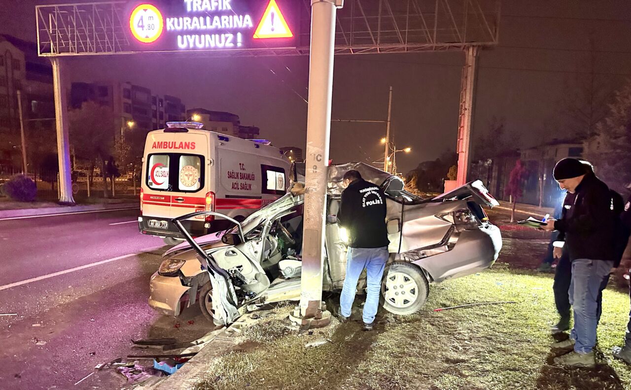 Malatya’da gece yarısı meydana gelen tek taraflı trafik kazasında bir