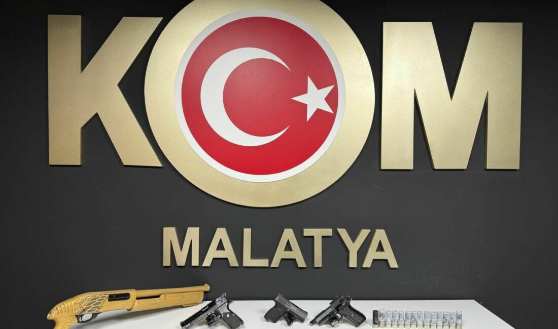 Malatya’nın Battalgazi ilçesinde ruhsatsız silah ticareti ve bulundurulmasına yönelik düzenlenen