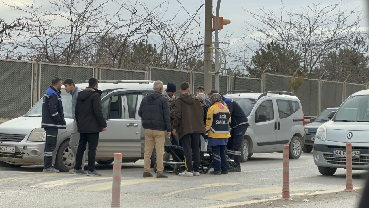 Malatya’nın Hoca Ahmet Yesevi Mahallesi’nde seyir halindeyken rahatsızlanan 51 yaşındaki