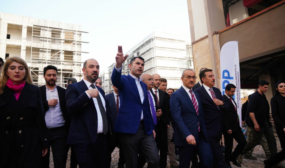 Çevre, Şehircilik ve İklim Değişikliği Bakanı Murat Kurum, deprem bölgesinde