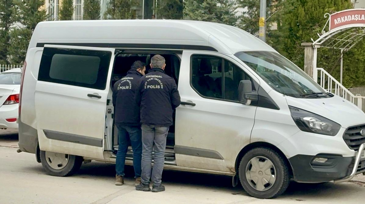 Malatya'nın Battalgazi ilçesinde 31 yaşındaki bir genç, girdiği bunalım sonucu