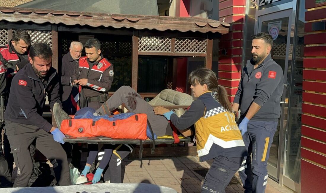 Yeşilyurt ilçesi Özalper Mahallesi'nde önceden aralarında husumet bulunan iki kişi,