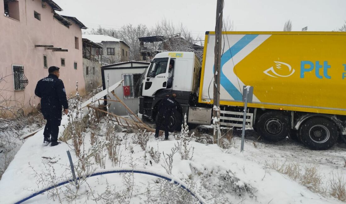 Malatya’da etkili olan kar yağışı ve buzlanma nedeniyle kontrolden çıkan