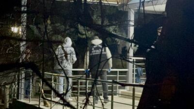 Malatya'nın Battalgazi ilçesinde, bir bağ evinde iddiaya göre silahla oynayan