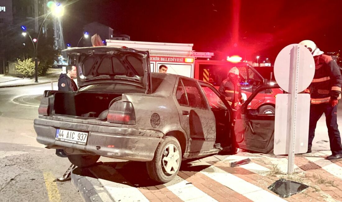 Malatya'nın Battalgazi ilçesi Hanımınçiftliği Mahallesi'nde meydana gelen trafik kazasında, iki