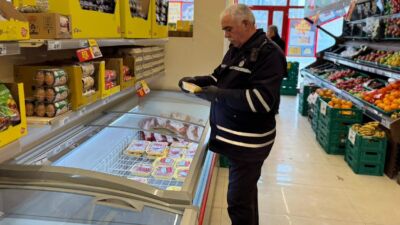 Yeşilyurt’ta Yılbaşı Öncesi Market, Kasap ve Fırınlara Sıkı Denetim Alışveriş yoğunluğunun arttığı yılbaşı öncesi dönemde Yeşilyurt Belediyesi Zabıta Müdürlüğü