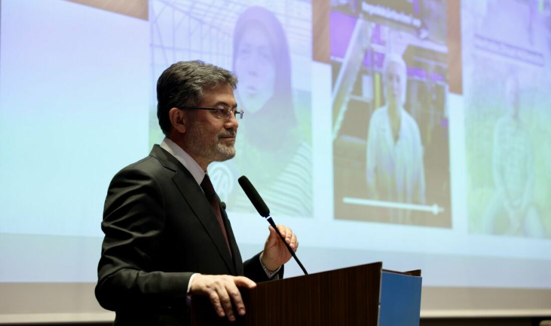 Tarım ve Orman Bakanı İbrahim Yumaklı, zirai don felaketinden etkilenen