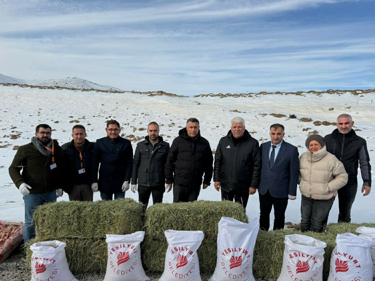 Yeşilyurt Belediyesi, kış mevsiminin sert geçtiği yüksek kesimlerde yaban hayatının