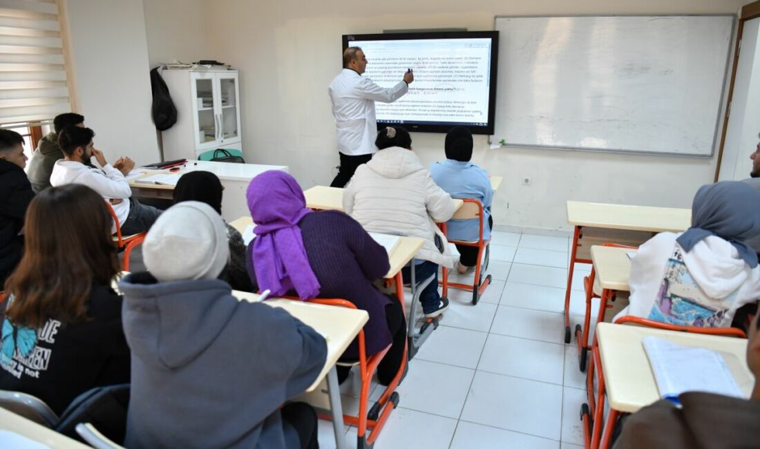 Yeşilyurt’ta Ara Tatilde Öğrencilere Ücretsiz LGS ve DYK Hazırlık Kursları Yeşilyurt Belediyesi, ara tatil döneminde öğrencilerin akademik gelişimini desteklemek amacıyla