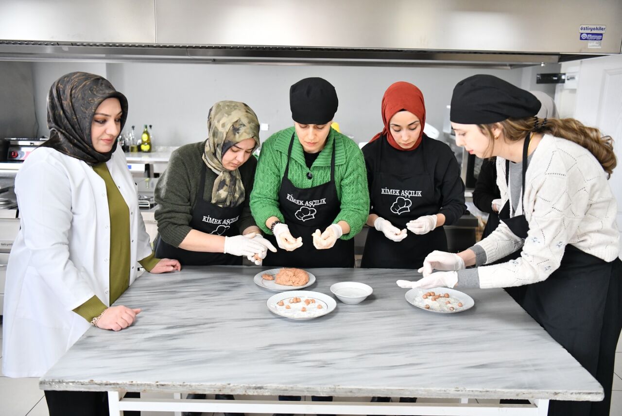 Yeşilyurt Belediyesi tarafından Kiltepe Mahallesi’nde hizmete sunulan Yeşilyurt Mesleki Eğitim