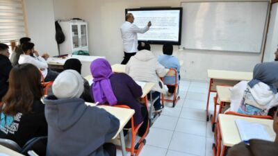 Yeşilyurt’ta Ara Tatilde Öğrencilere Ücretsiz LGS ve DYK Hazırlık Kursları Yeşilyurt Belediyesi, ara tatil döneminde öğrencilerin akademik gelişimini desteklemek amacıyla
