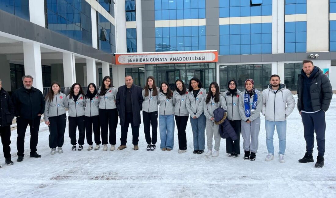 Okullar arası Genç A Kızlar Voleybol Turnuvası’nda il şampiyonu olan