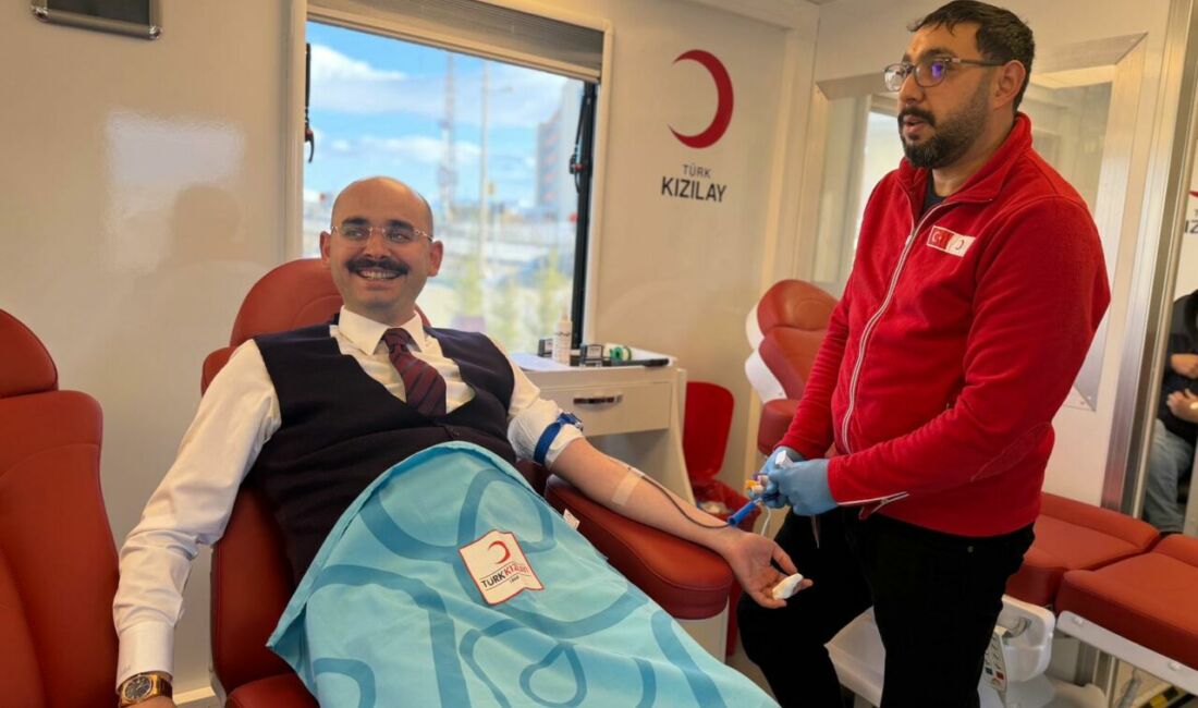 Doğanşehir Kaymakamlığı koordinesinde Türk Kızılayı tarafından Hükümet Konağı önünde düzenlenen