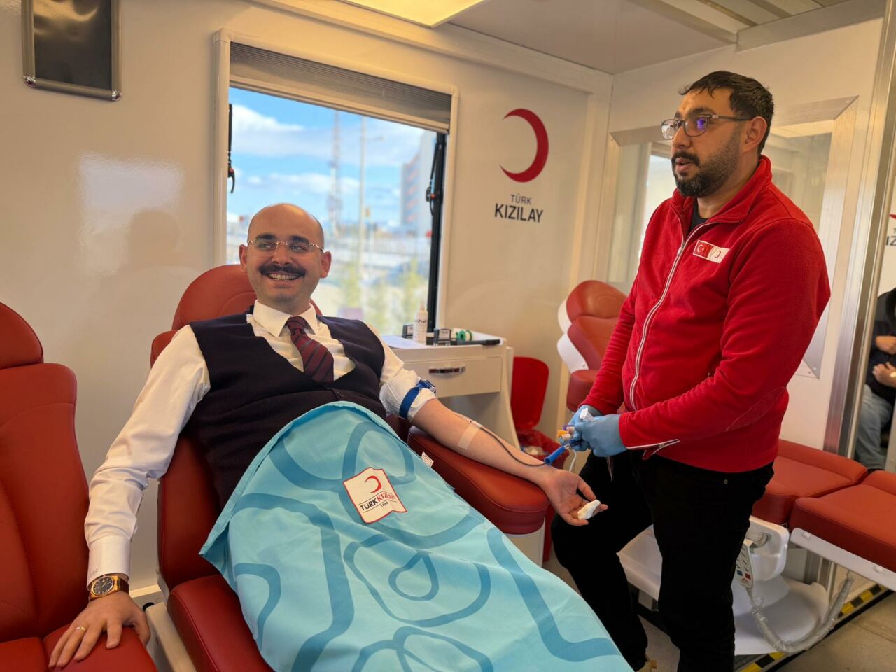 Doğanşehir Kaymakamlığı koordinesinde Türk Kızılayı tarafından Hükümet Konağı önünde düzenlenen